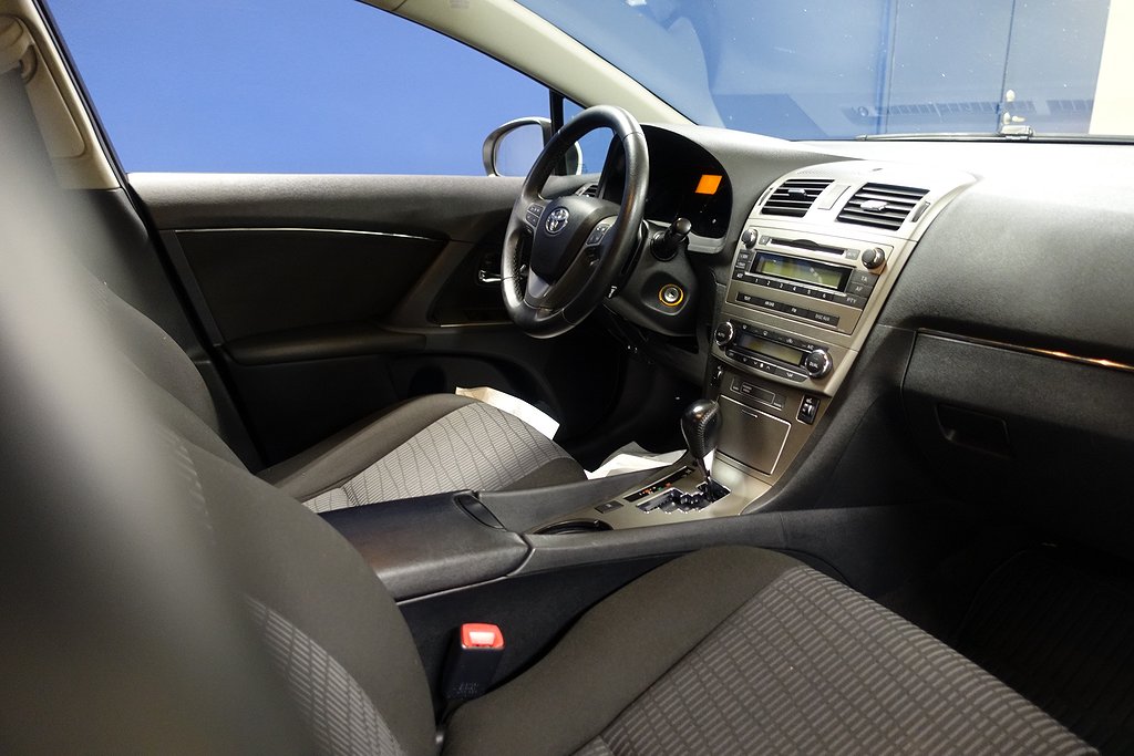 Toyota Avensis Kombi 1.8 Multidrive S 147hk Peugeot Sätra